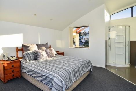 Photo of property in 136 Wiseley Road, West Harbour, Auckland, 0618