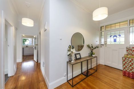 Photo of property in 4 Napier Road, Terrace End, Palmerston North, 4410