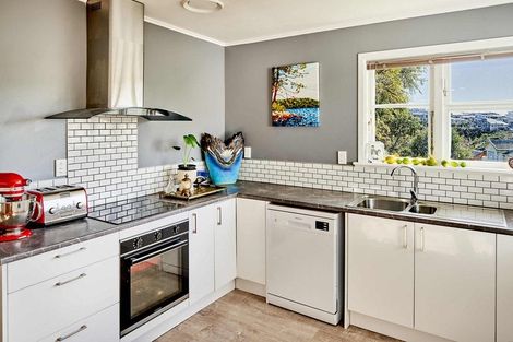 Photo of property in 76 Grays Road, Camborne, Porirua, 5026