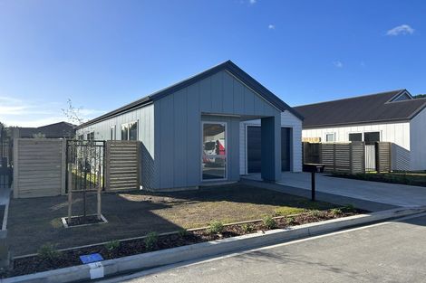 Photo of property in 18 Koru Loop, Paraparaumu, 5032
