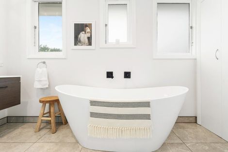 Photo of property in 77 Kent Street, Carterton, 5713