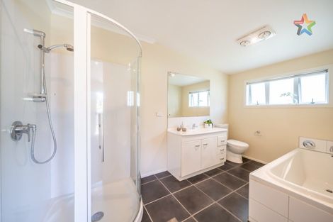 Photo of property in 2 Molloys Road, Te Marua, Upper Hutt, 5018