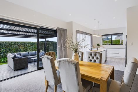 Photo of property in 5 Kotare Drive, Waiwhakaiho, New Plymouth, 4312