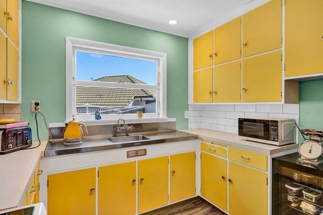 Photo of property in 30 Anthony Grove, Paraparaumu Beach, Paraparaumu, 5032