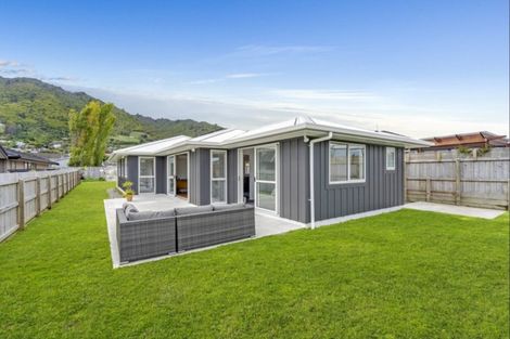 Photo of property in 9 Mahia Lane, Waikanae, 5036
