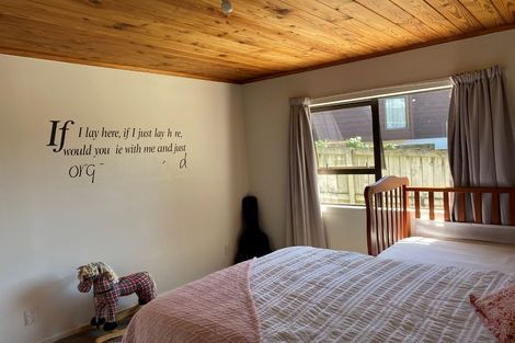 Photo of property in 19 Glen Vista Place, Bayview, Auckland, 0629