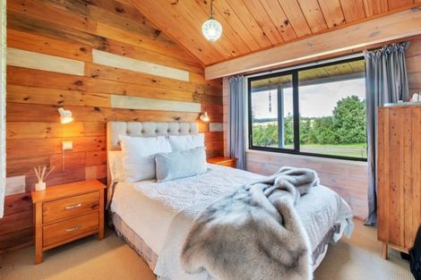 Photo of property in 10 Mcmurdo Road, South Head, Helensville, 0874