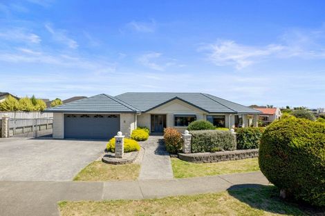 Photo of property in 10 Quadrant Heights, Paraparaumu, 5032