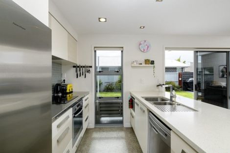 Photo of property in 23 Butterworth Crescent, Papamoa Beach, Papamoa, 3118