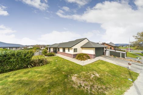 Photo of property in 115 Schnell Drive, Kelvin Grove, Palmerston North, 4414