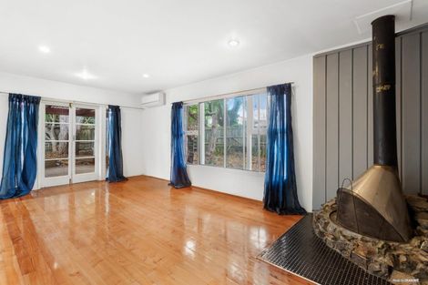 Photo of property in 46a Eskdale Road, Birkdale, Auckland, 0626