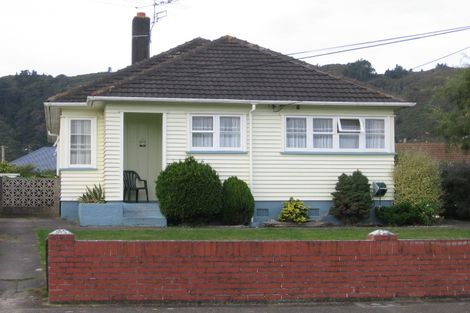 Photo of property in 8 Pringle Street, Taita, Lower Hutt, 5011