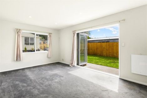 Photo of property in 8 Birdwood Road, Swanson, Auckland, 0612