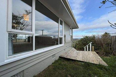 Photo of property in 52 Ruskin Road, Newlands, Wellington, 6037