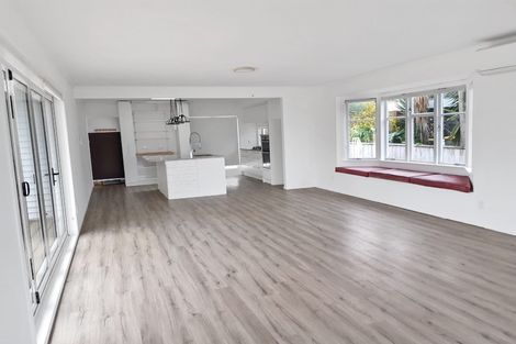 Photo of property in 110 Tiroroa Avenue, Te Atatu South, Auckland, 0610