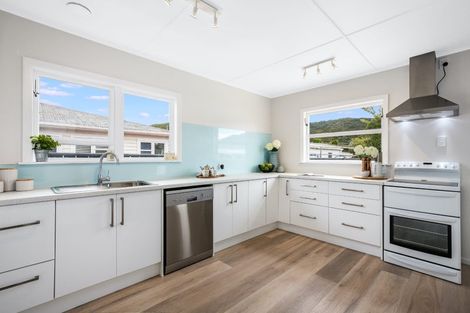 Photo of property in 76 Peel Place, Wainuiomata, Lower Hutt, 5014