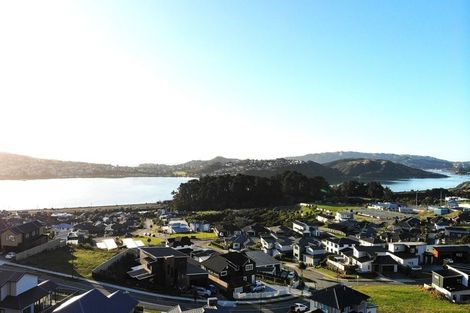 Photo of property in 1 Kaiaho Close, Aotea, Porirua, 5024