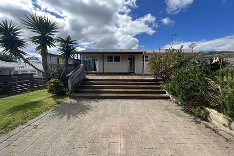 Photo of property in 16 Bayside Avenue, Te Atatu Peninsula, Auckland, 0610