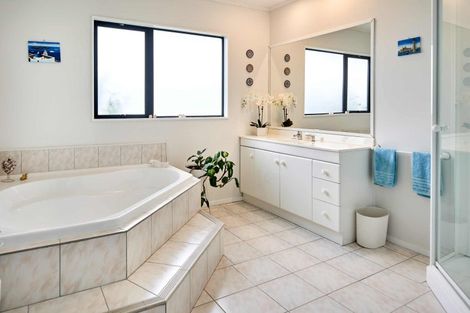 Photo of property in 19 Samwell Drive, Whitby, Porirua, 5024