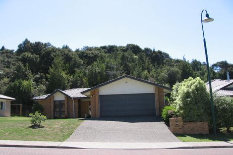 Photo of property in 33 Kate Sheppard Avenue, Torbay, Auckland, 0630