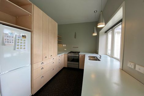 Photo of property in 102 Kelburn Parade, Kelburn, Wellington, 6012