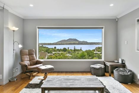 Photo of property in 33 Shera Street, Acacia Bay, Taupo, 3330