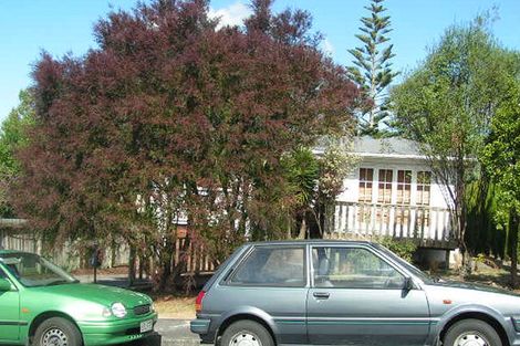 Photo of property in 2/8 Tyne Road, Forrest Hill, Auckland, 0620