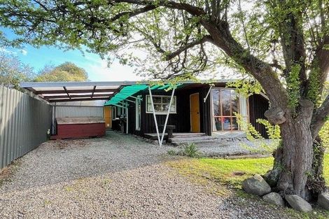 Photo of property in 8 Greenwich Street, Waihola, Milton, 9073