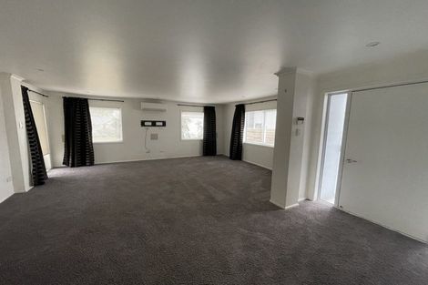 Photo of property in 16 River Road, Te Atatu Peninsula, Auckland, 0610