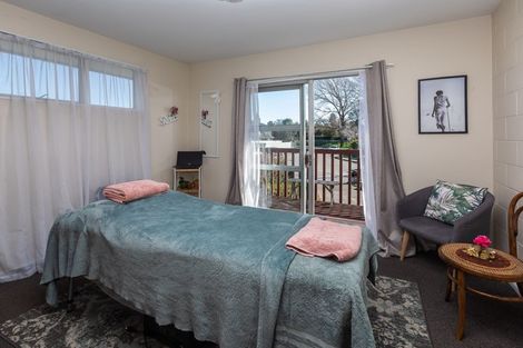 Photo of property in 1/11 Esher Place, Saint Martins, Christchurch, 8022