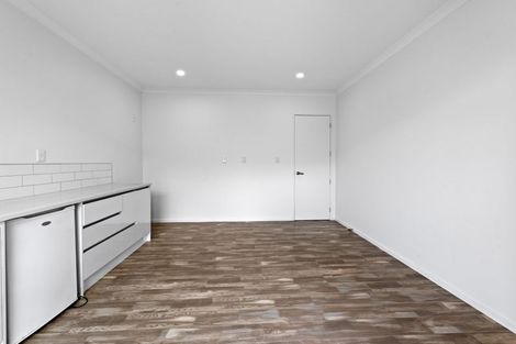 Photo of property in 587 Great South Road, Rosehill, Papakura, 2113