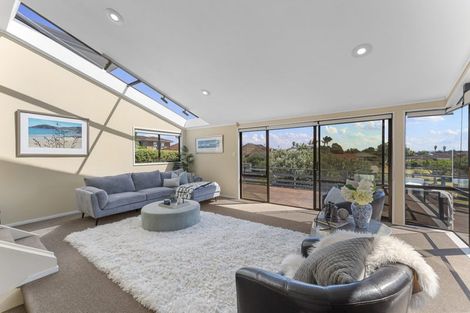 Photo of property in 37 Pigeon Mountain Road, Half Moon Bay, Auckland, 2012