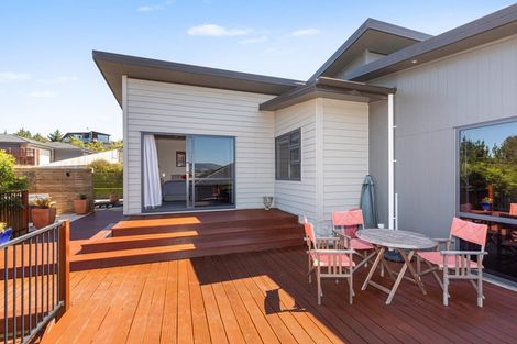 Photo of property in 154 Endeavour Drive, Whitby, Porirua, 5024