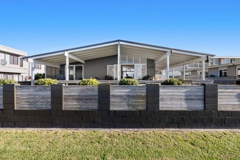 Photo of property in 185 Marine Parade, Mount Maunganui, 3116