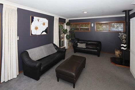Photo of property in 2 Vista Place, Kawaha Point, Rotorua, 3010