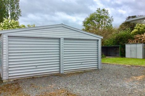 Photo of property in 6 Paraekaretu Street, Hunterville, 4730