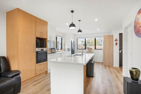 Photo of property in 8/25 Vodanovich Road, Te Atatu South, Auckland, 0610