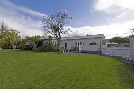 Photo of property in 25 Taupaki Road, Taupaki, Henderson, 0782