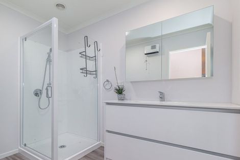 Photo of property in 14a Cambridge Street, Levin, 5510