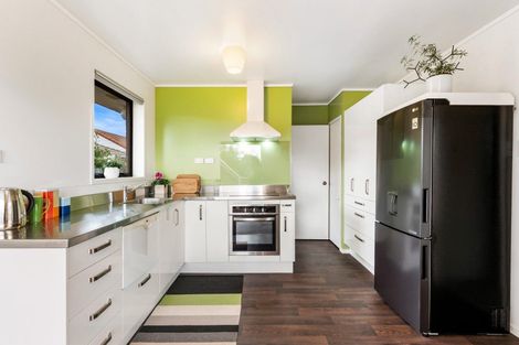 Photo of property in 2/6 Annette Avenue, Te Atatu South, Auckland, 0610