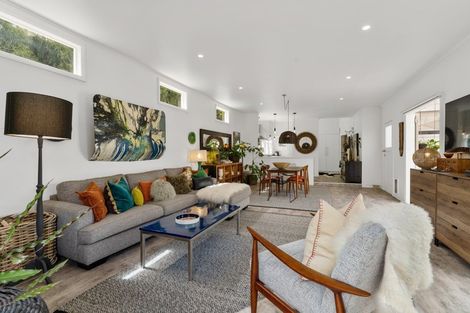 Photo of property in 2 Gleeson Road, Manakau, Levin, 5573