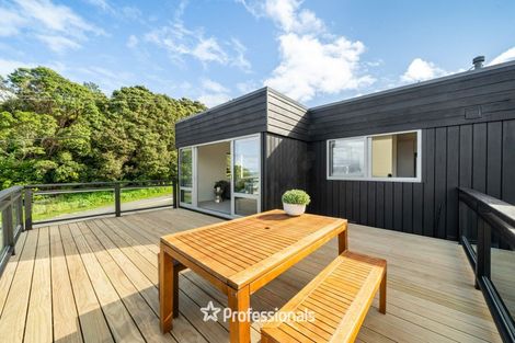Photo of property in 2 Stanhope Grove, Korokoro, Lower Hutt, 5012