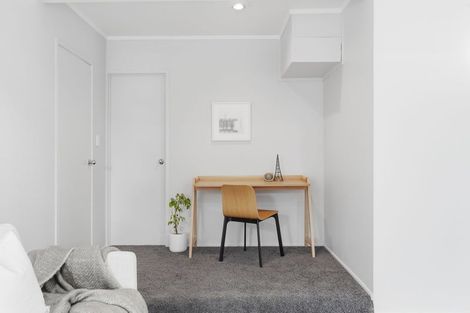 Photo of property in 2/12 Mahuta Grove, Northcote, Auckland, 0627