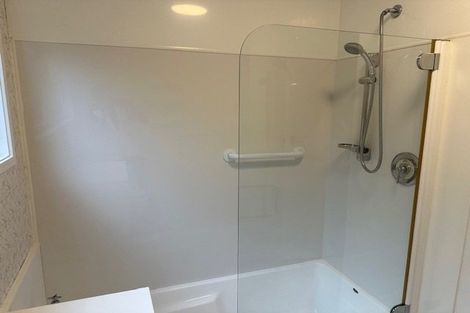 Photo of property in 12 Kororo Street, Northcote, Auckland, 0627