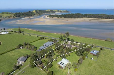 Photo of property in 2213 Whananaki North Road, Whananaki, Hikurangi, 0181