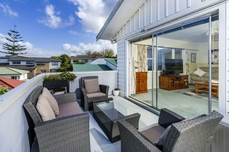 Photo of property in 1/28 Spencer Road, Pinehill, Auckland, 0632