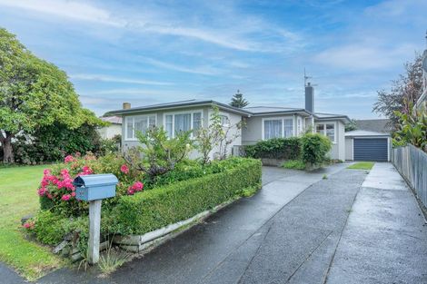 Photo of property in 27 Pembroke Street, Highbury, Palmerston North, 4412