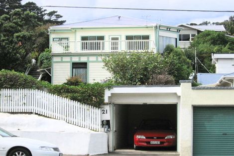 Photo of property in 21 The Parade, Island Bay, Wellington, 6023