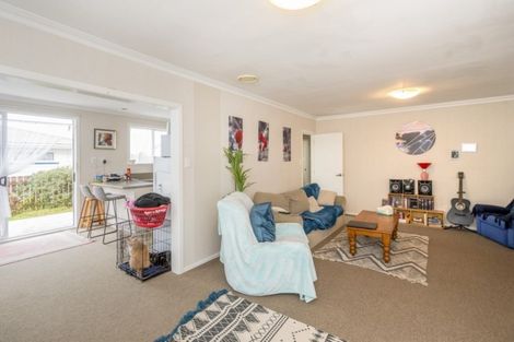 Photo of property in 1 Bartholomew Road, Levin, 5510