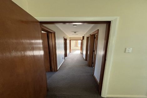 Photo of property in 37 Lambeth Crescent, Redwood, Christchurch, 8051